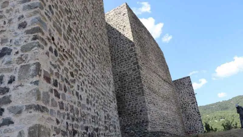 Anadolu'nun en büyük 2. kalesinde çirkin görüntüler