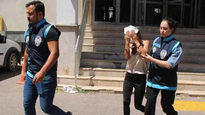 Sahte altın satarak sarrafları dolandıran kadın yakalandı