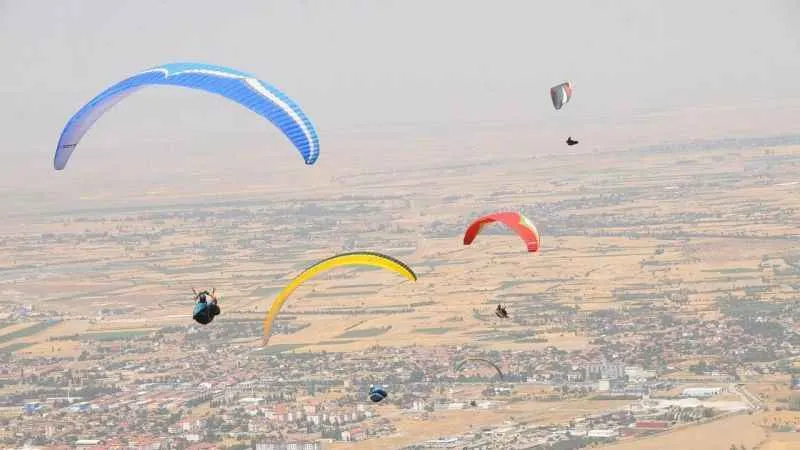 10. Akşehir XC Open Türkiye Yamaç Paraşütü Yarışması başladı