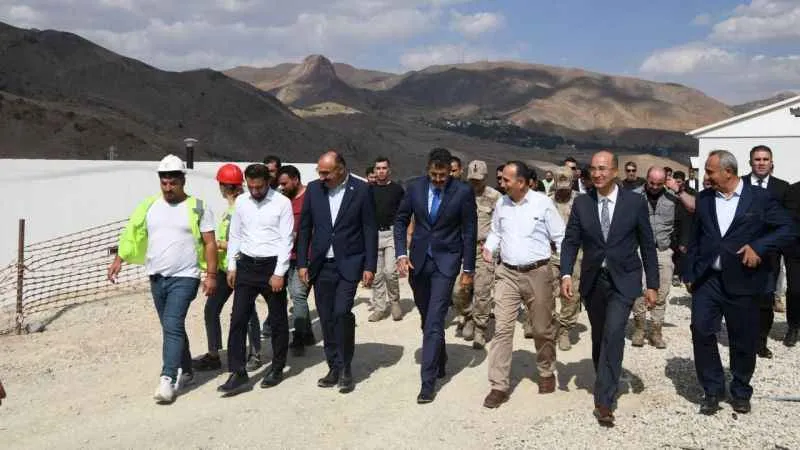 Vali Çelik: “Hakkâri’nin 30 yıllık çöp sorunu çözülecek”