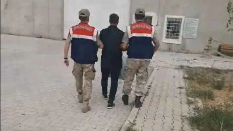 Bakan Yerlikaya: “Van’da firari 59 göçmen kaçakçılığı organizatörü yakalandı”