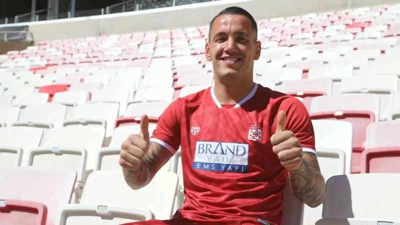 Sivasspor, Rey Manaj’ı renklerine bağladı