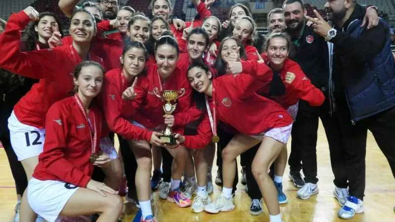 Basketbolcu Hazal Çetin, Antalya Toroslor'a transfer oldu