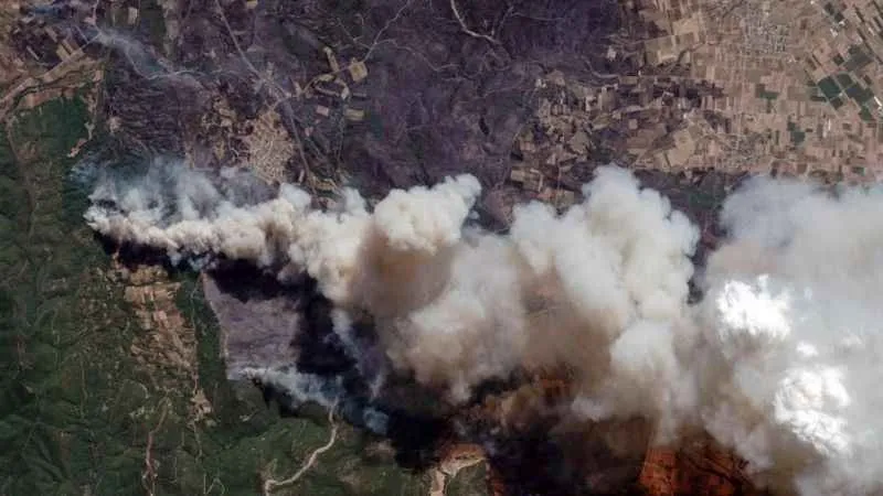 Yunanistan’daki yangın faciası uydudan görüntülendi