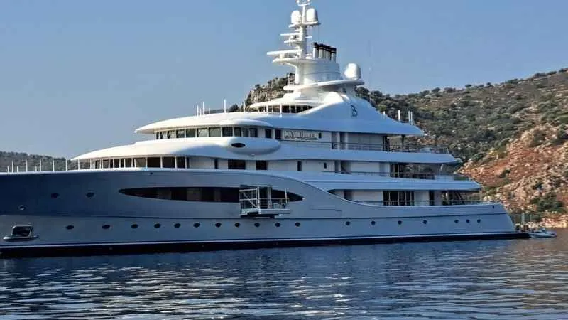 Milyarder yatları Marmaris koylarına demir atmaya devam ediyor