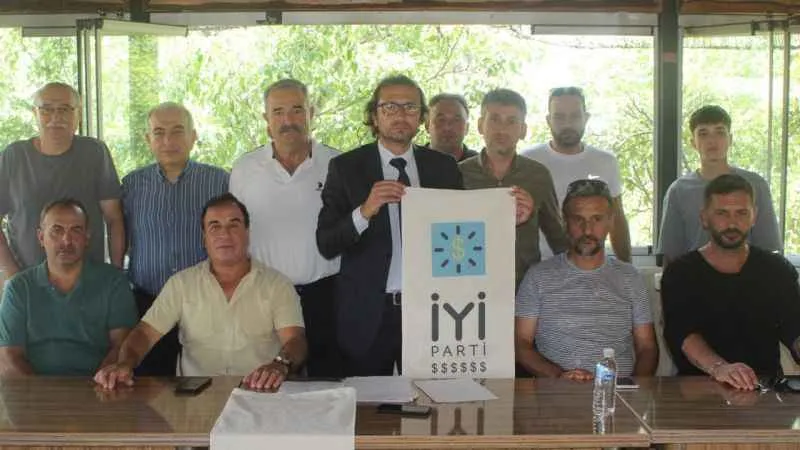 İYİ Parti’den istifa eden başkan: “Akşener ve ekibi para kazanmak için parti kurmuşlar”