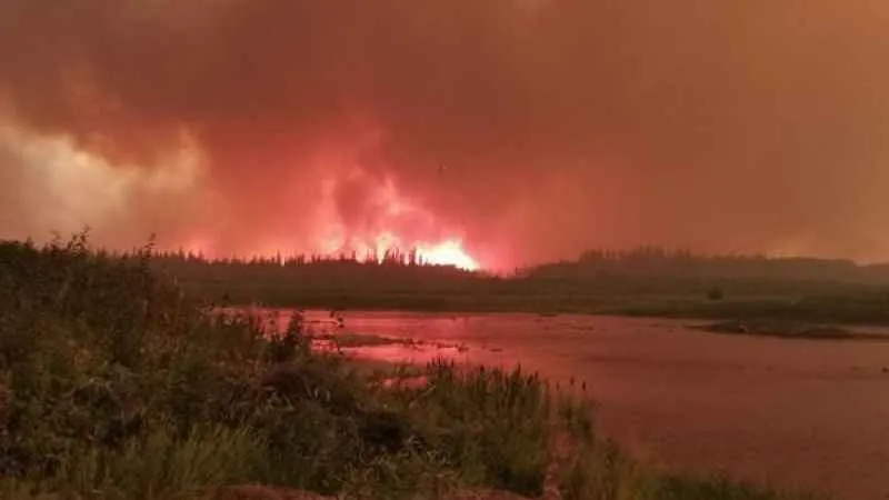 Kanada’da yangınlar sürüyor: Hay River kasabasına tahliye emri