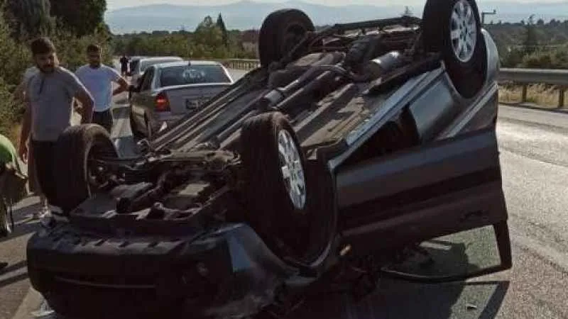 Uşak’ta şarampole devrilen araçta 4 kişi yaralandı