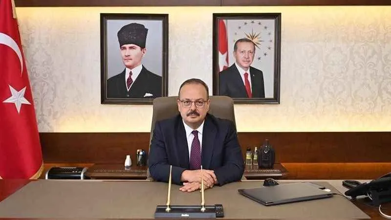 Vali Canbolat: "Milletimizin kahramanlığı ile kazanılmış şanlı bir zaferdir"