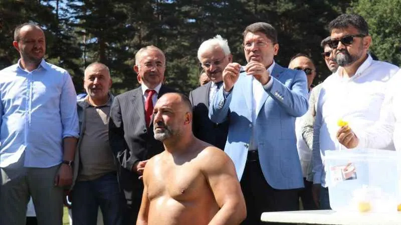 Adalet Bakanı Tunç, Gerede’de yağlı güreş izledi