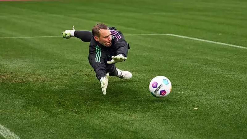 Manuel Neuer, antrenmanlara başladı
