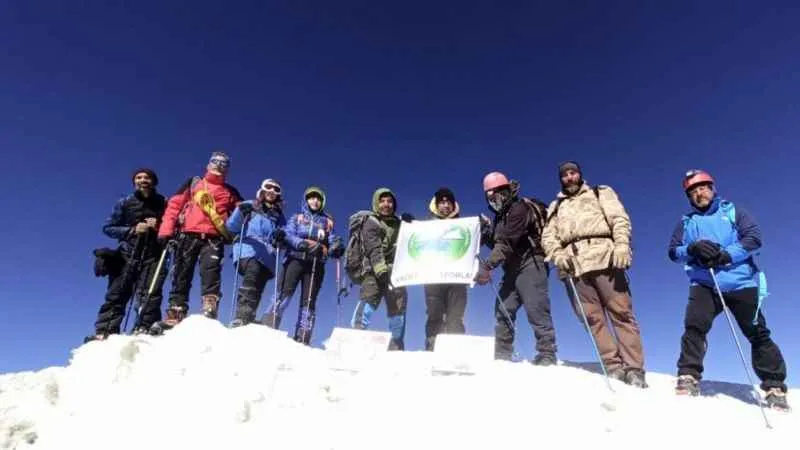 Vanlı dağcılar 11 günde 3 şehirde 3 zirve yaptı