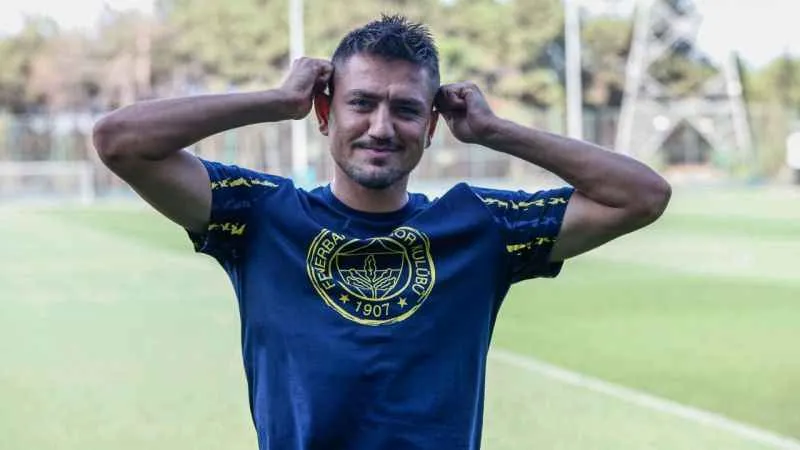 Cengiz Ünder: "Taraftarımızın sevgisi ile sahada çok daha güçlü bir oyuncu olacağım"