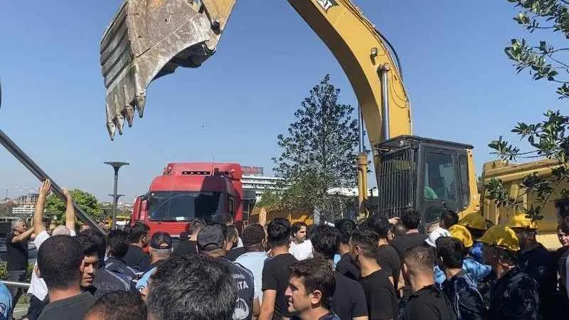 Zeytinburnu’nda İBB’nin yıkım işleminde arbede yaşandı