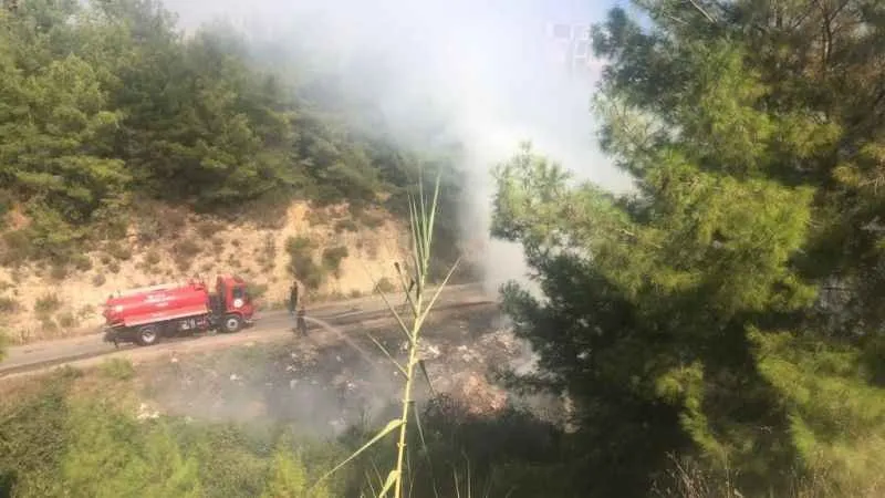Antalya'da çöp dökülen alandaki yangına helikopterle müdahale edildi