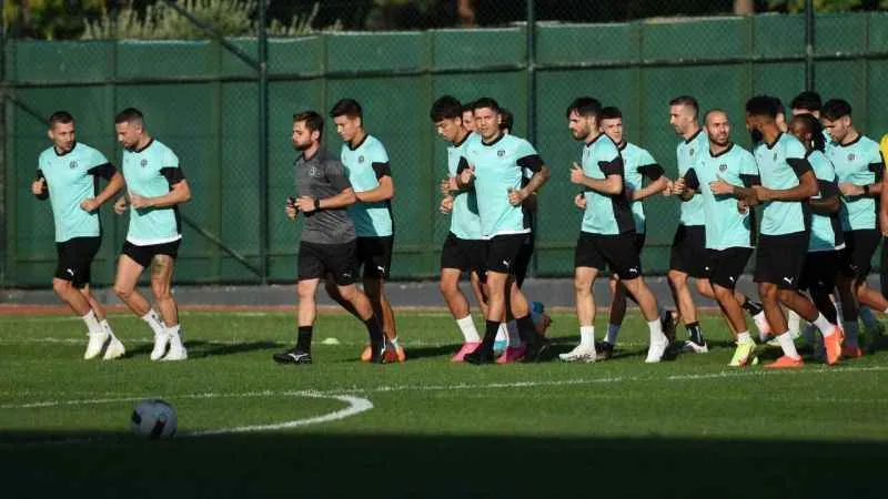 Manisa FK - Tuzlaspor karşılaşmasının saati ve stadı sıcak havadan dolayı değiştirildi