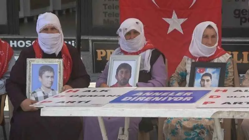 Muş'ta annelerin evlat nöbeti devam ediyor