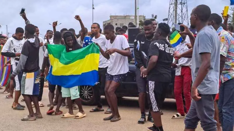 Gabon Devlet Başkanı Ondimba evinde alıkonuldu