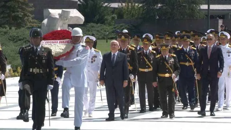 Milli Savunma Bakanı Güler, Devlet Mezarlığı’nı ziyaret etti