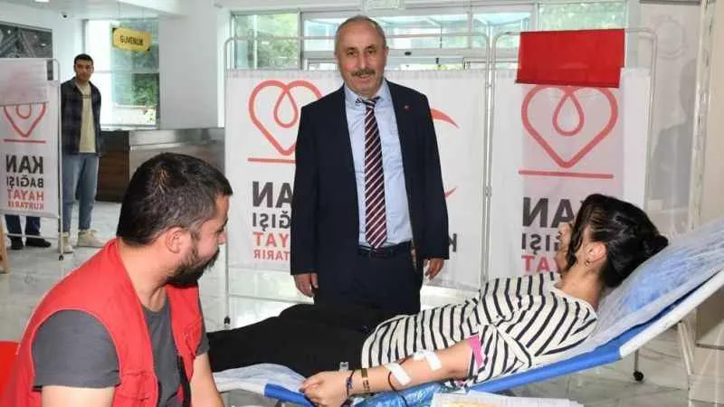 Amasya Belediyesi çalışanlarından Kızılay'a kan bağışı