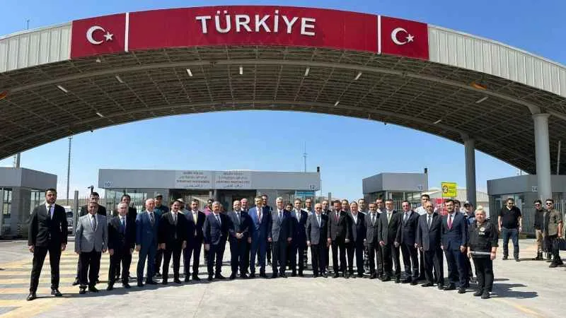 Ticaret Bakanı Bolat, Çıldır-Aktaş Sınır Kapısı'nda incelemelerde bulundu