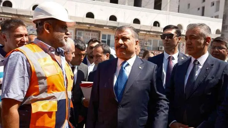 Bakan Koca, Kızıltepe'de ek bina inşaatını inceledi