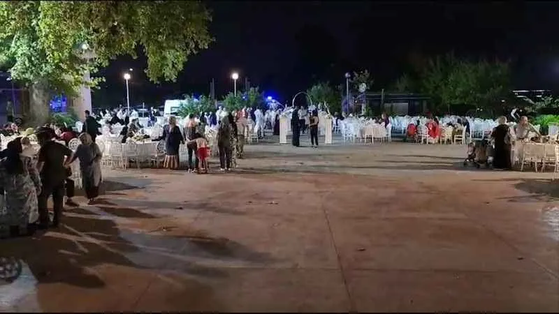 Düğün evinde yedikleri yemekten zehirlendiler