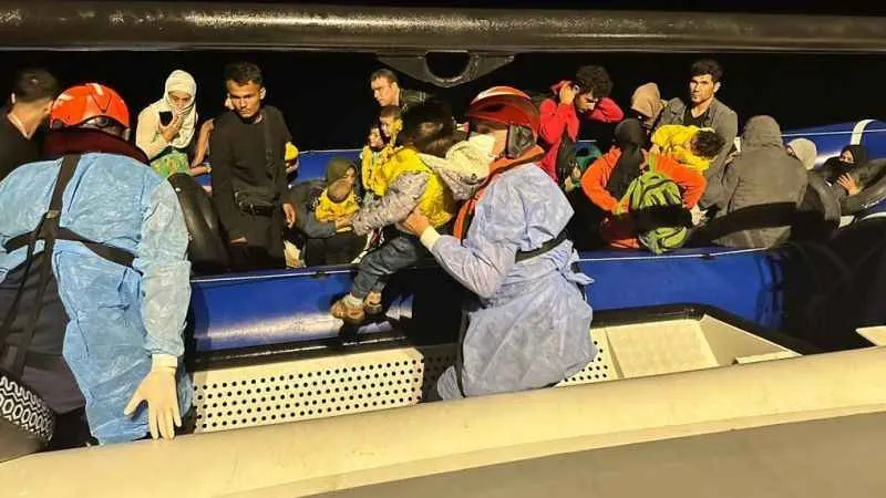 Kucağındaki çocuklarla Yunanistan'a geçerlerken yakalandılar