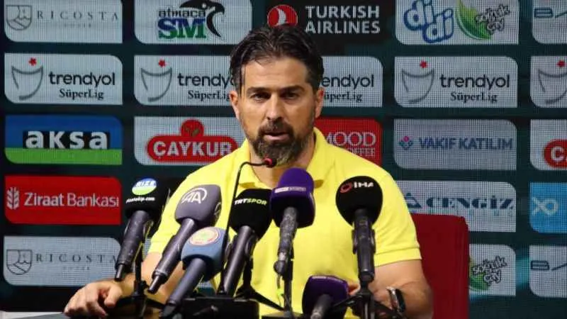 İlhan Palut: “Hafta hafta daha iyi görüntü veren bir takımımız var”