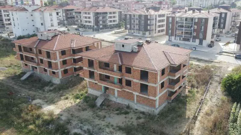 Müteahhit, depreme dayanıksız milyonluk sitelerini yıktırdı: Molozları elleriyle kırdı