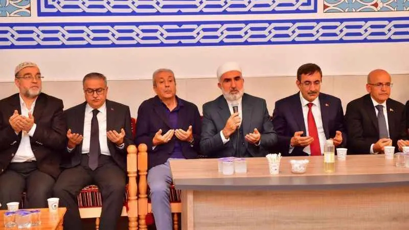 Cumhurbaşkanı Yardımcısı Yılmaz ve Bakan Şimşek’ten eski Bakan Arzu’nun ailesine taziye ziyareti