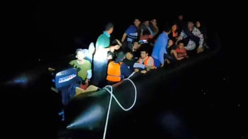 Ayvacık açıklarında 34 kaçak göçmen yakalandı