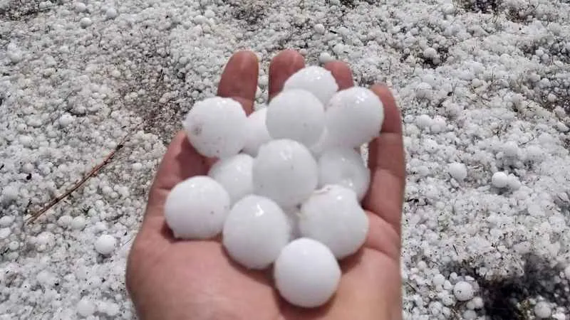 Ardahan’da dolu ve sağanak etkili oldu