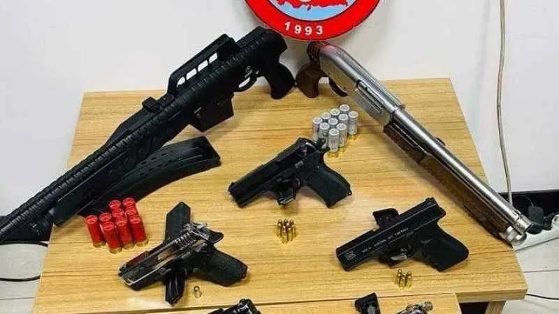 Elazığ’da 'Yunus Timleri ' suçlulara göz açtırmıyor: Çok sayıda silah ele geçirildi