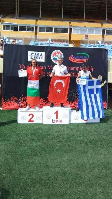 56 yaşındaki Eskişehirli sporcudan 3 altın madalya