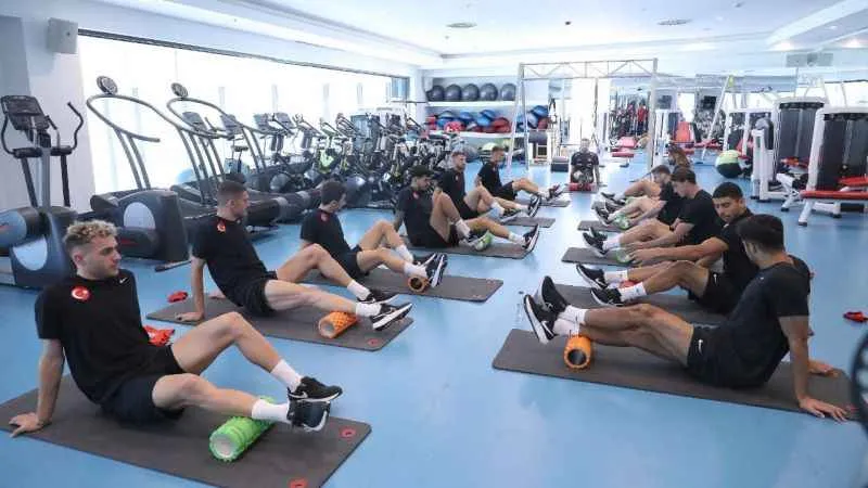 A Milli Takım, çalışmalarına salonda başladı