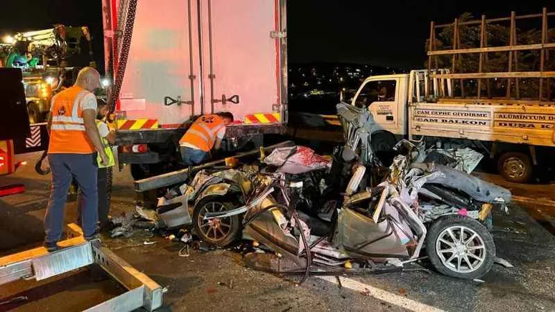 Çatalca TEM Otoyolu’nda 5 aracın karıştığı zincirleme kazada 4 çocuk hayatını kaybetti