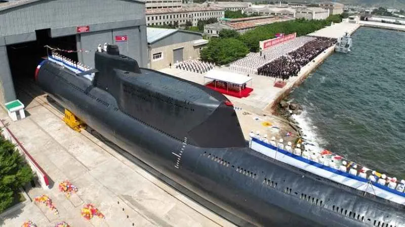 Kuzey Kore, ilk taktik nükleer denizaltısını tanıttı