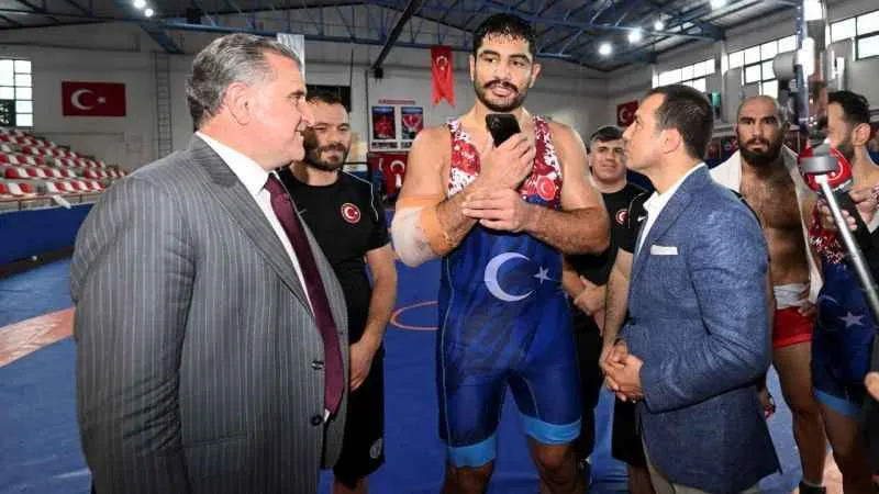 Cumhurbaşkanı Erdoğan, Bakan Bak'ın telefonundan Taha Akgül ile görüştü