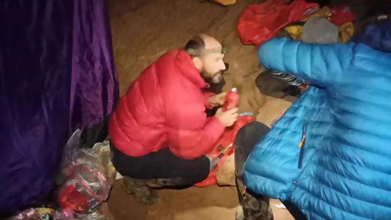 Bin 40 metreden tahliye edilecek ABD'li bilim adamı görüntülendi