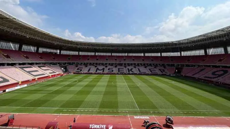 Yeni Atatürk Stadyumu’nda milli maç öncesi yoğun çalışma