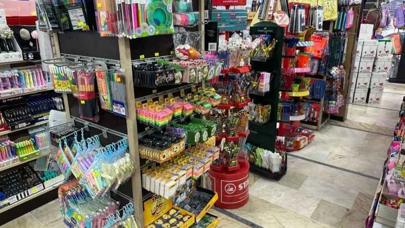 Okulların açılmasına sayılı günler kala veliler son alışverişini yapıyor