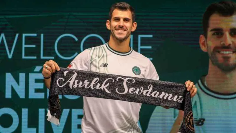 Nelson Oliveira resmen Konyaspor'da