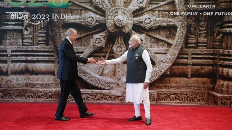 Cumhurbaşkanı Erdoğan, G20 zirvesinde Modi tarafından karşılandı