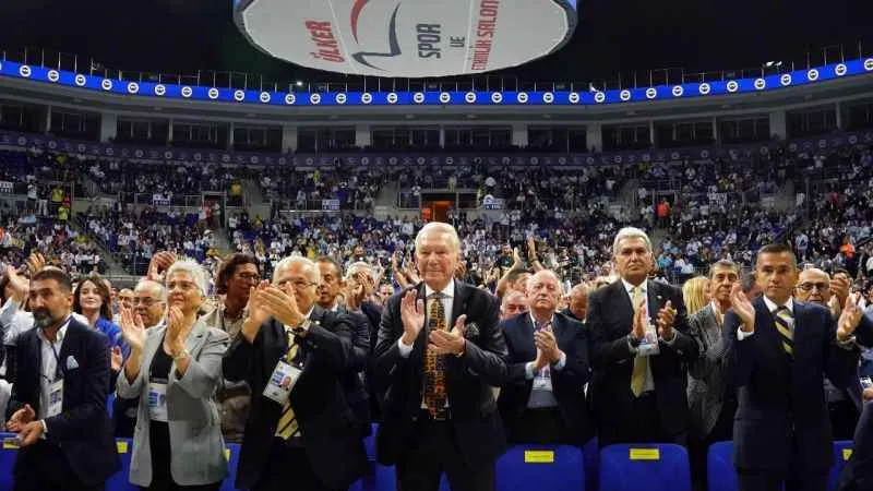 Atatürk Stadyumu önergesi ayakta alkışlandı