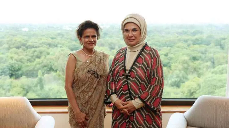 Emine Erdoğan, Earth Foundation'ın Başkanı Bhagat ile görüştü