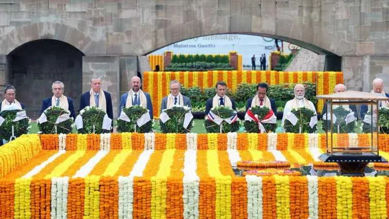 Cumhurbaşkanı Erdoğan, Mahatma Gandhi'nin anıt mezarını ziyaret etti