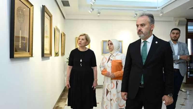 Saraydan sanata uzanan sergi