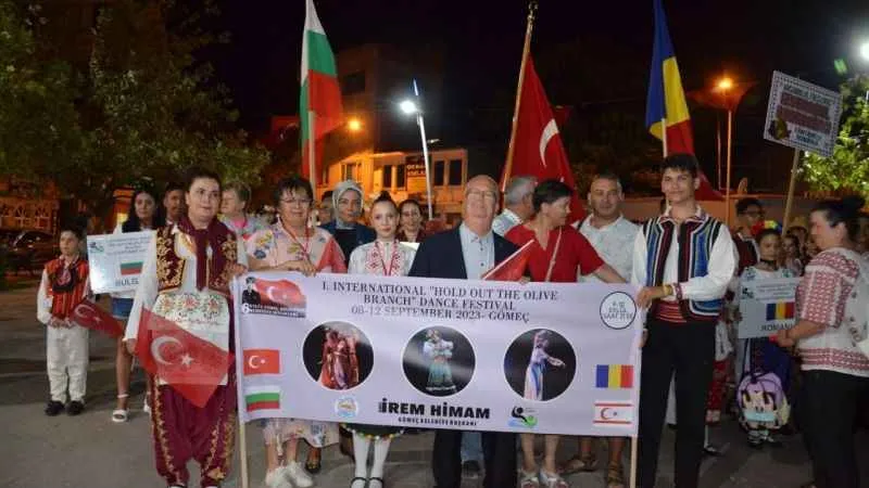 Gömeç’te uluslararası halk oyunları coşkusu