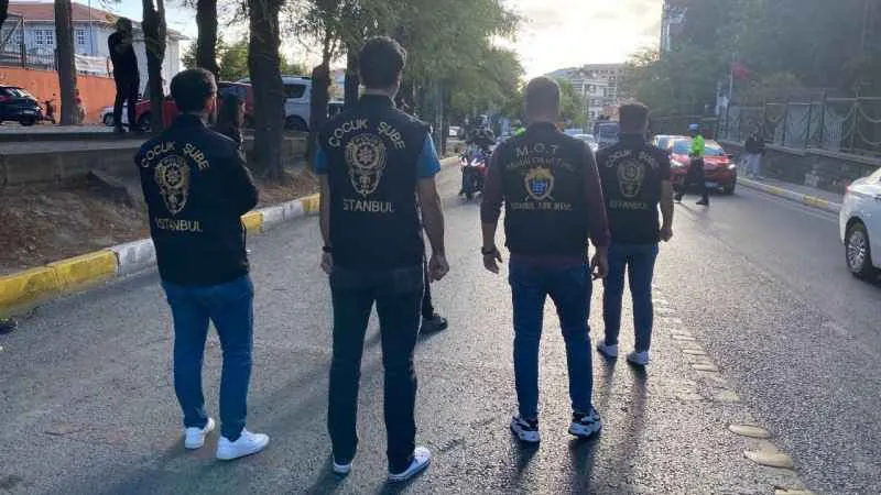 Küçükçekmece’de okul önleri ve çevresinde polis denetimi